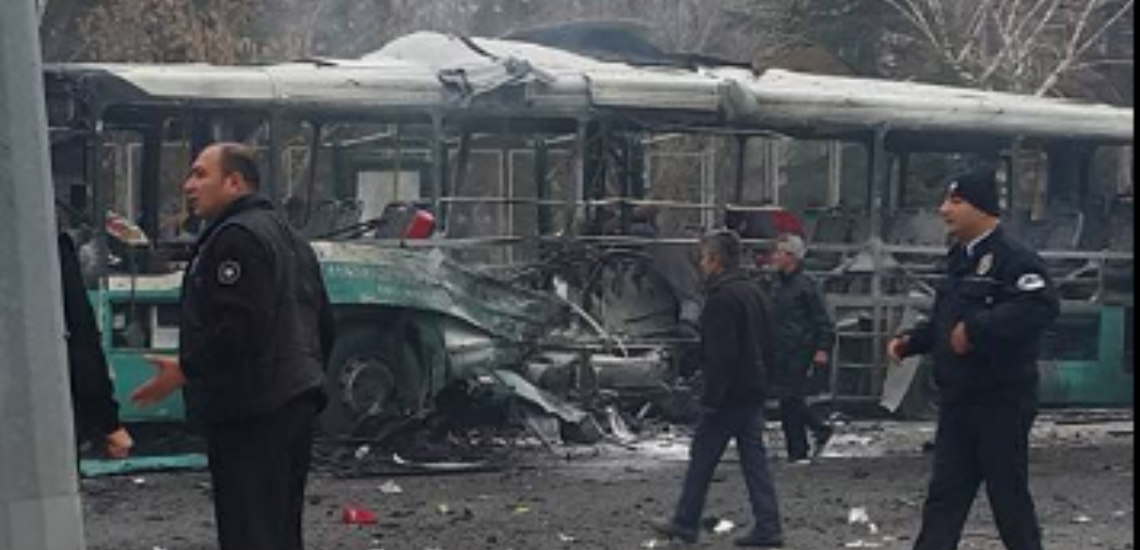 ΤΟΥΡΚΙΑ: Νέα τρομοκρατική επίθεση -Έκρηξη σε λεωφορείο έξω από πανεπιστήμιο - Αναφορές για νεκρούς VIDEO